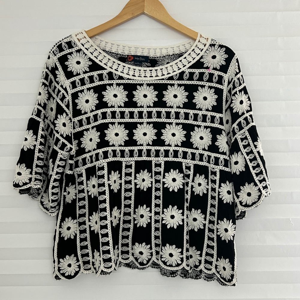 Indigo Poppy Black White Floral Embroidered Crochet Boho Festival Crop Top L